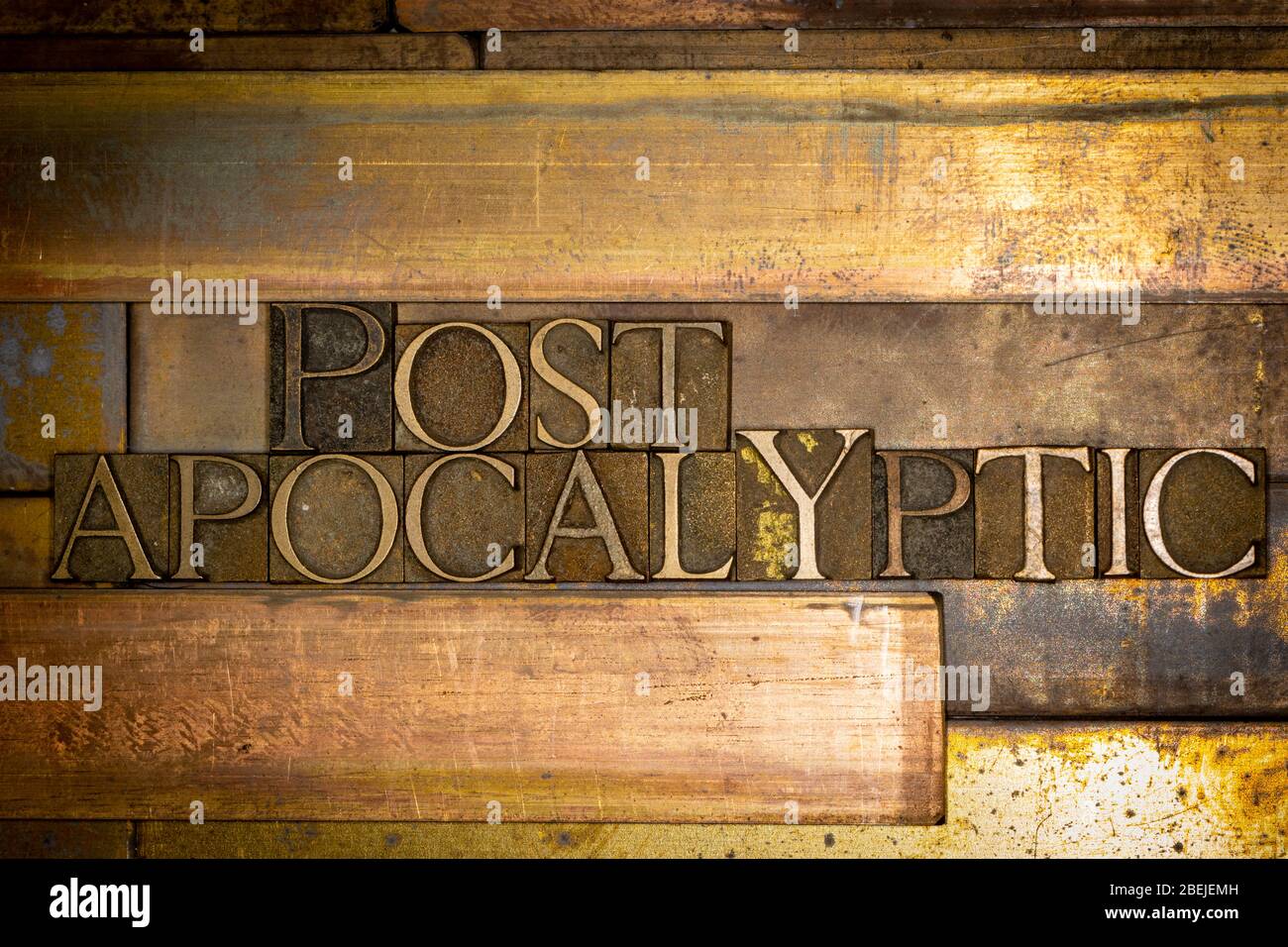 Foto von echten authentischen Schreibschrift bilden Post apokalyptischen Text auf vintage texturierten Grunge Kupfer Hintergrund Stockfoto
