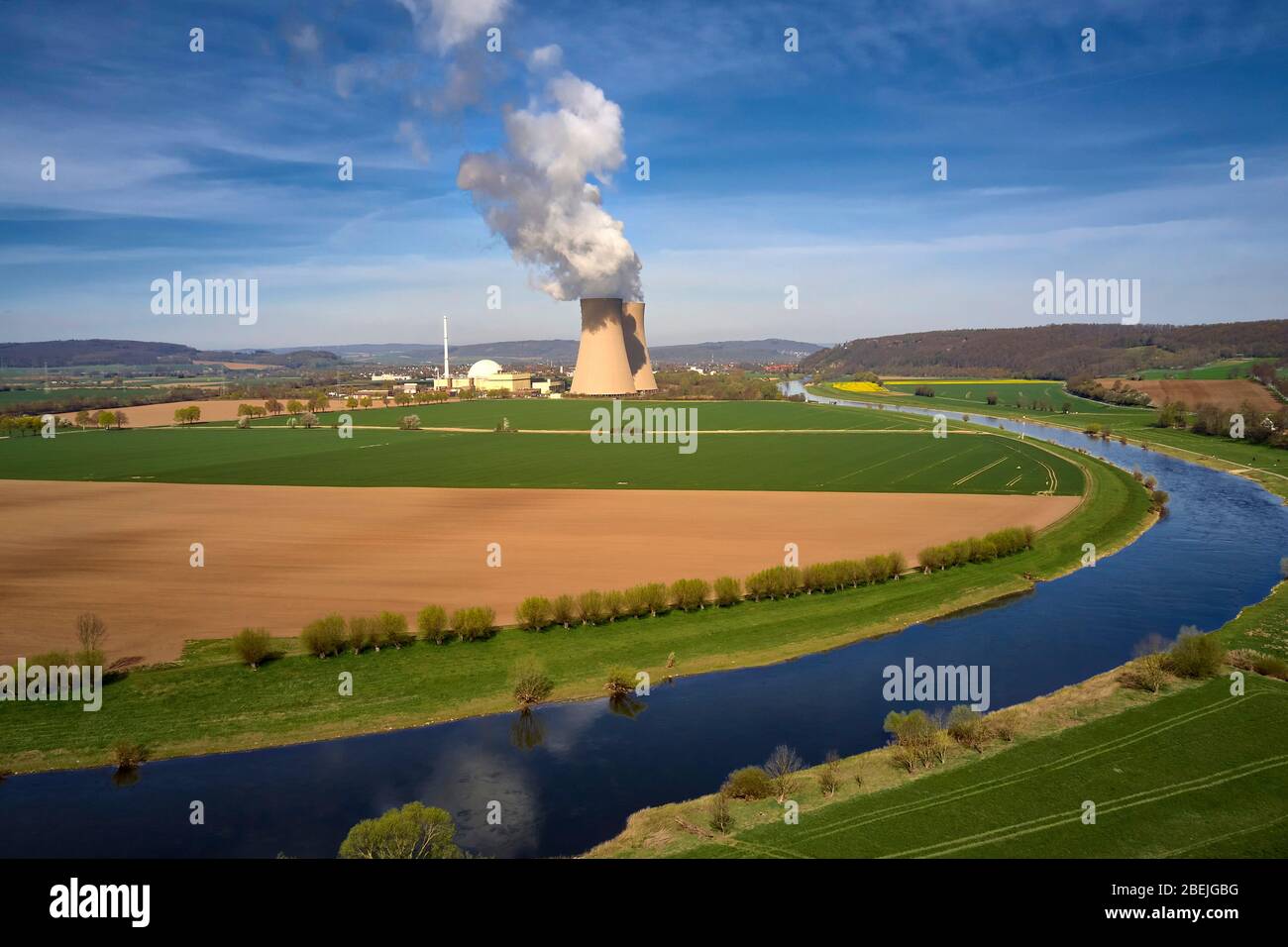 Das Kernkraftwerk Grohnde in der niedersächsischen Gemeinde Emmerthal. Grohnde, 10. April 2020 Stockfoto