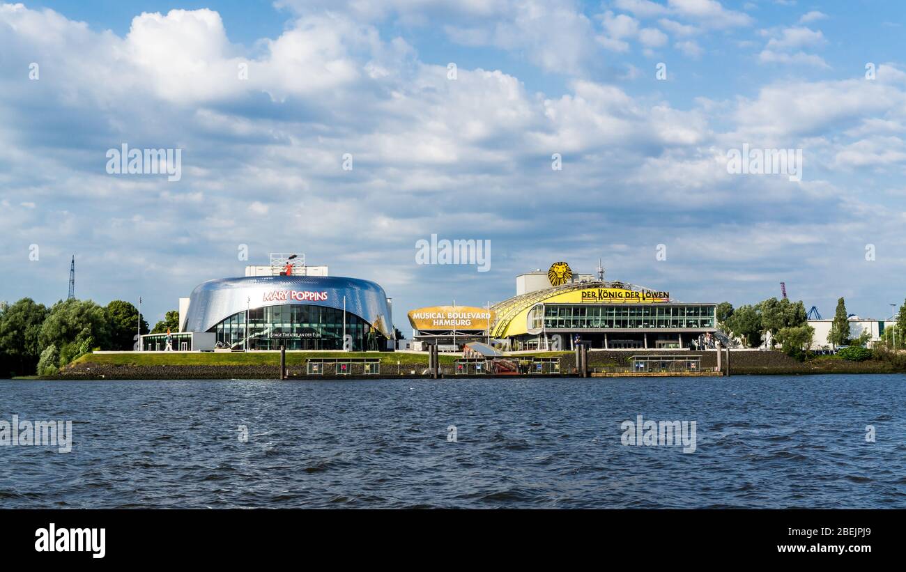 HAMBURG, DEUTSCHLAND - 23. Juni 2019 Musical Boulevard Hamburg mit Löwenkönig und Mary Poppins Theater Stockfoto