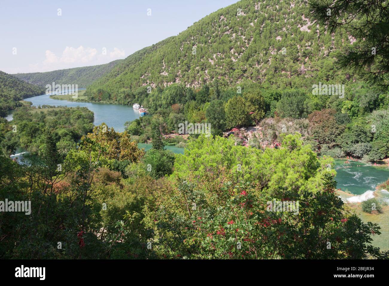 Herrlicher Blick auf Bosnien und Herzegowina in der Bucht von Mali Ston kleines Dorf in der Nähe von Meer und Bergen Stockfoto
