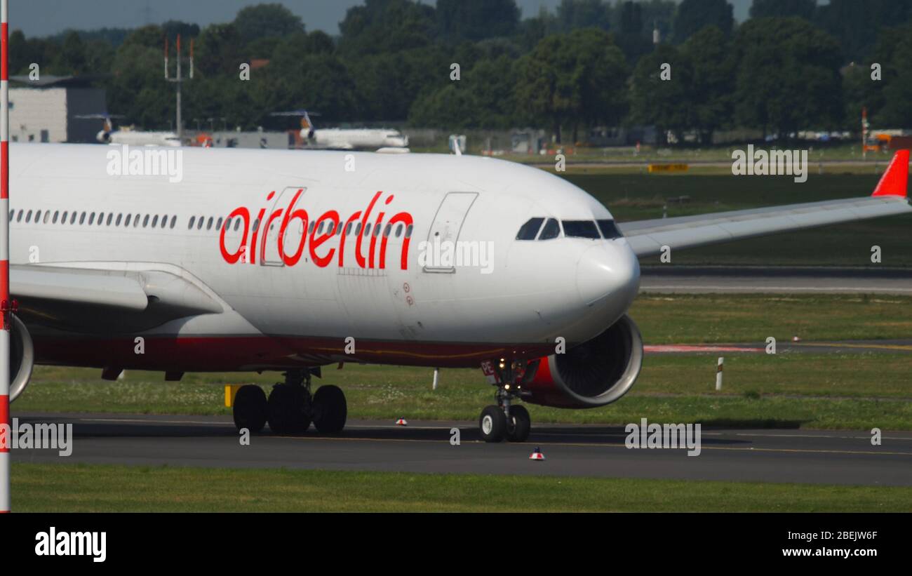 Airberlin Airbus 330 rollt Stockfoto