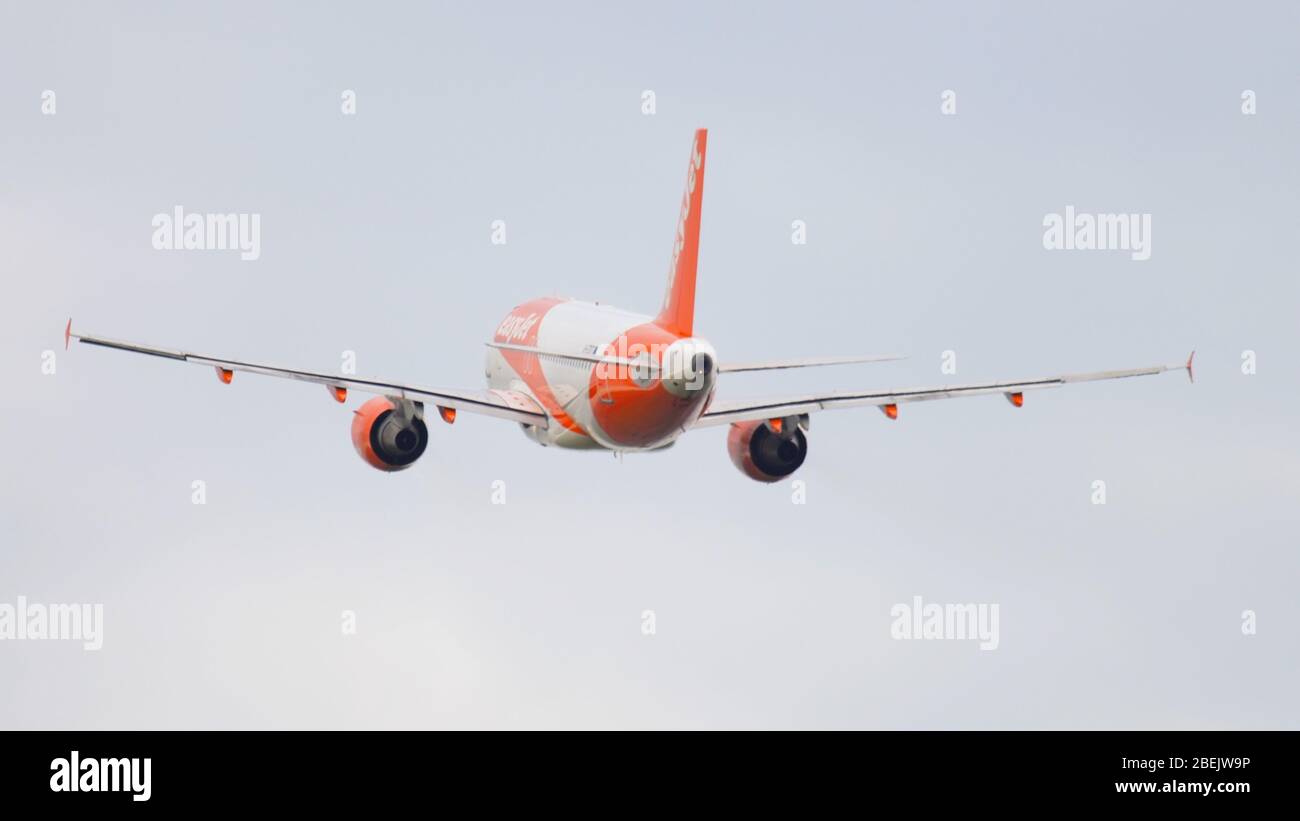 Abflug von easyJet Airbus Stockfoto