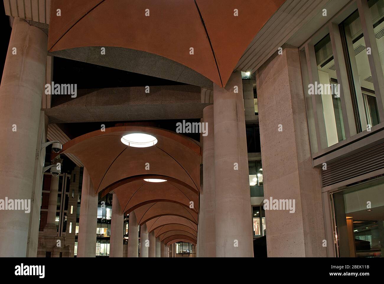 Portland Stone Windows Square Geometrisch 10 Paternoster Sq.London EC4M 7LS von Eric Parry Architects Stockfoto