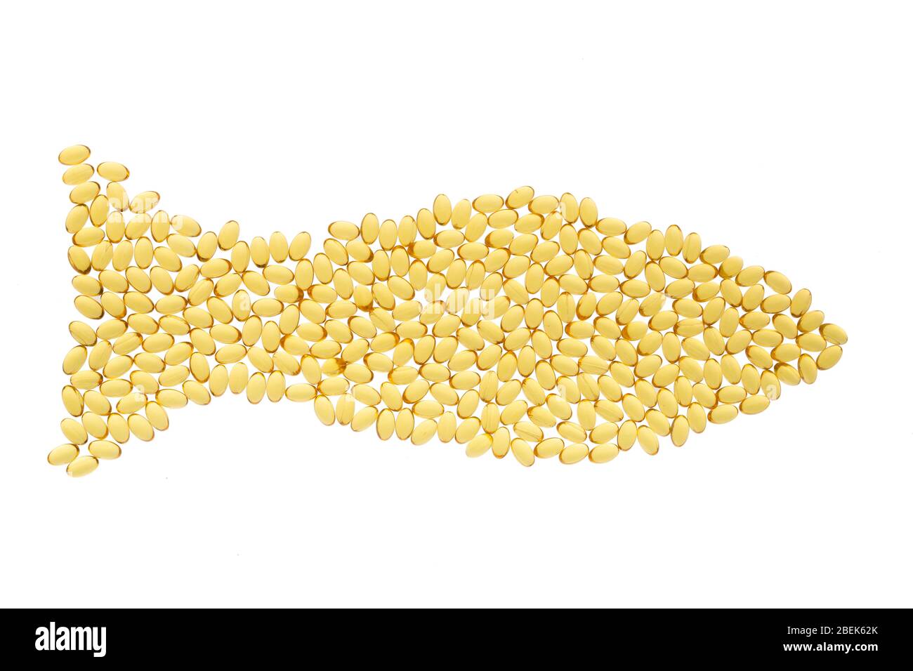 Weichtiere von Omega-3 in Form von Fisch auf dem Hintergrund isoliert. Fischöl auf weißem Hintergrund. Gelbe Kapseln mit Medizin. Medizinisches Medikament Stockfoto