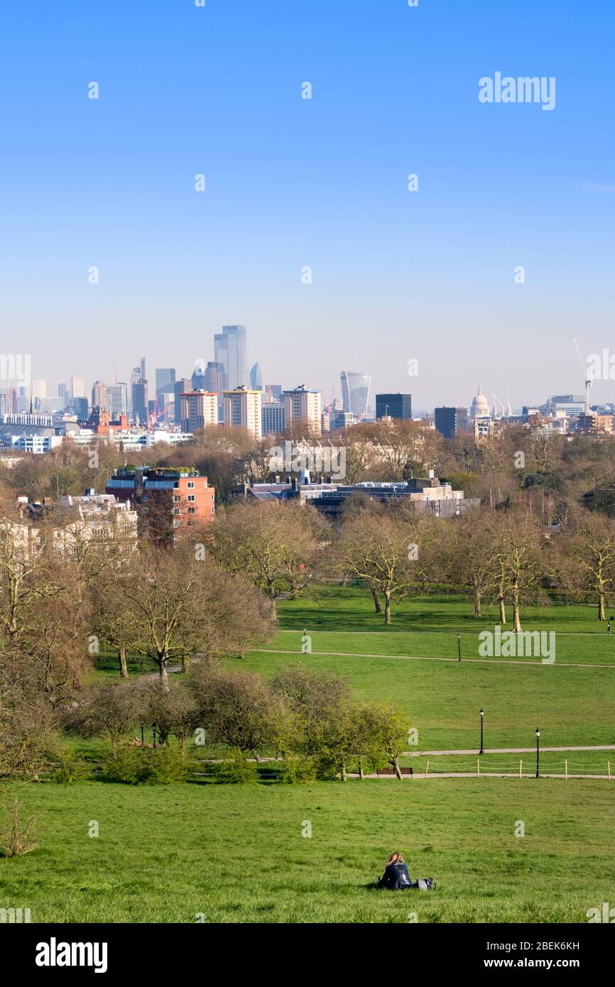 Großbritannien, England, London. Blick auf Londons Finanzviertel (The City) vom Primrose Hill Park in St. John's Wood Stockfoto