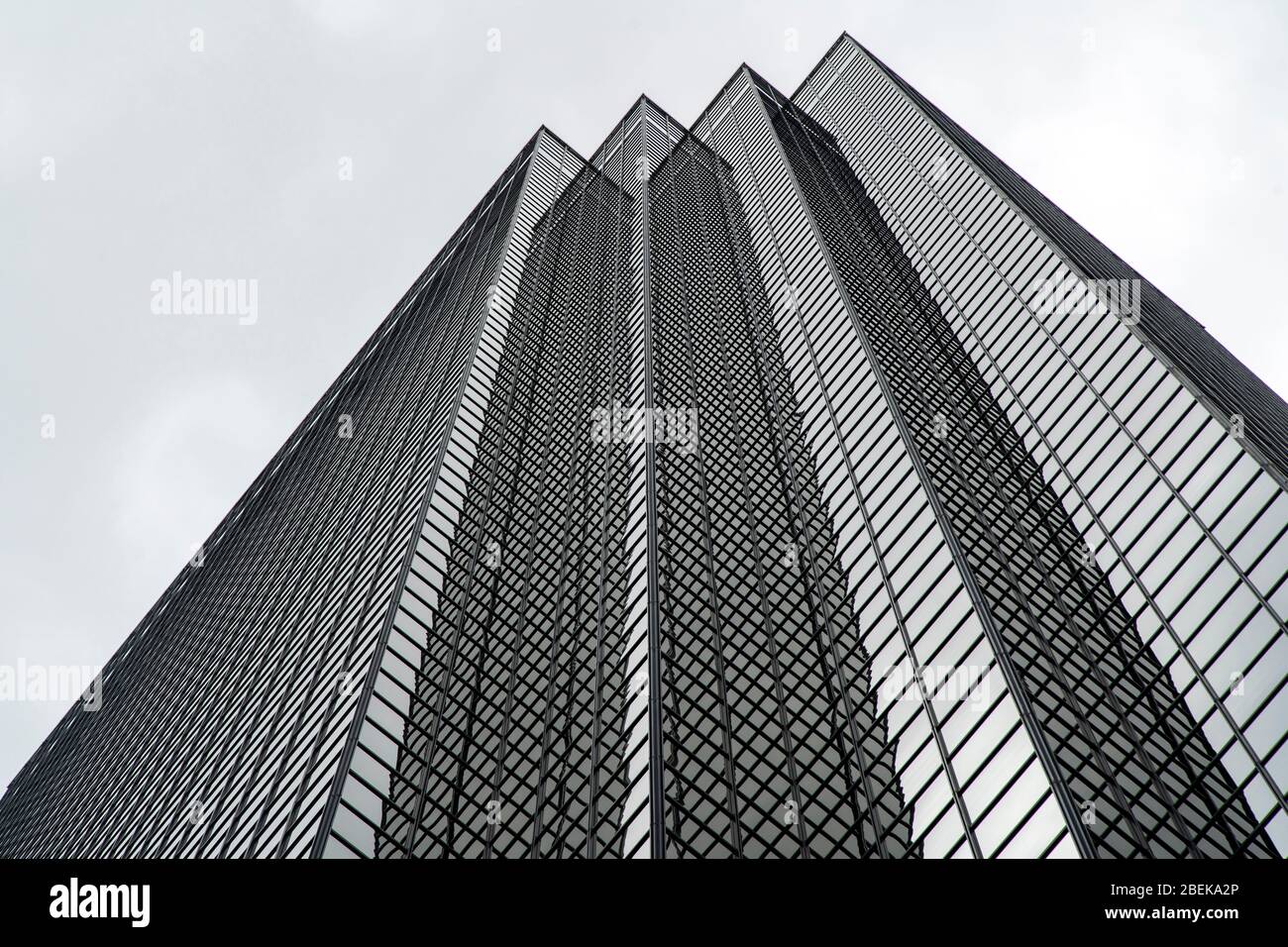 Dallas, Texas, USA. Stadtzentrum. Bank of America Plaza ist ein 72-stöckiges, 280.7 m (921 ft) spätmodernistisches Hochhaus in der Hauptstraße. Stockfoto