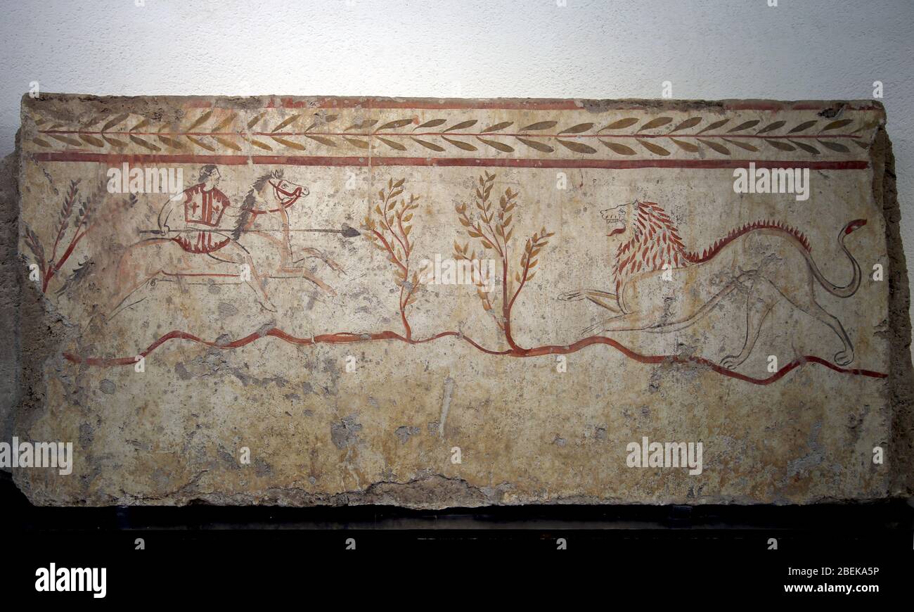Löwenjagd. Arcioni Nekropole (375-350 v. Chr.) Fresko aus nordischen Grabplatte. Lukanisches Zeitalter. Museum von Paestum, Italien. Stockfoto