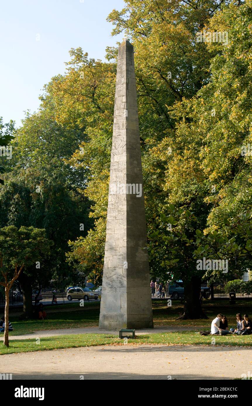 Obelisk in Queens Square, errichtet von beau nash im Jahr 1738, Bath, somerset. Stockfoto