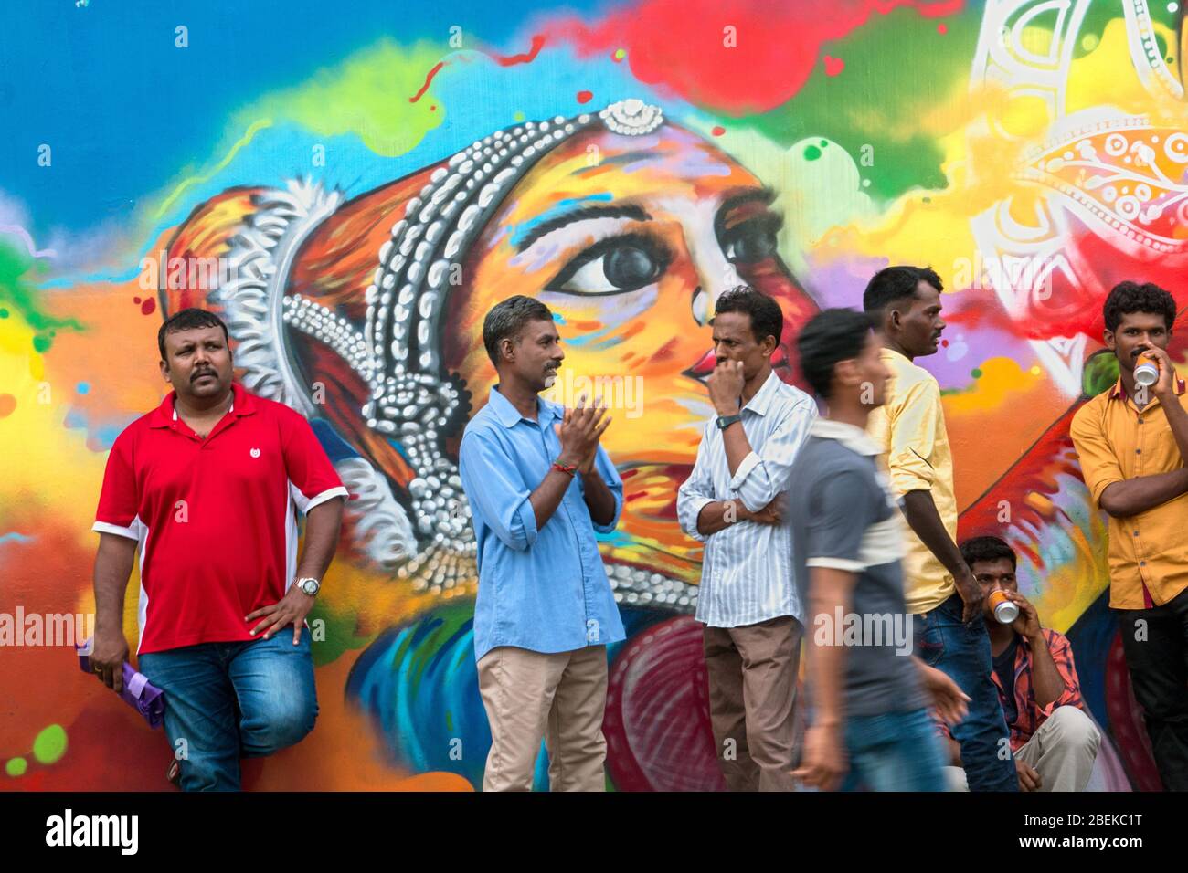 Wanderarbeiter in Little india Street singapur, singapur, Little india singapur, buntes kleines indien, indische Migranten singapur, Wandgemälde Stockfoto