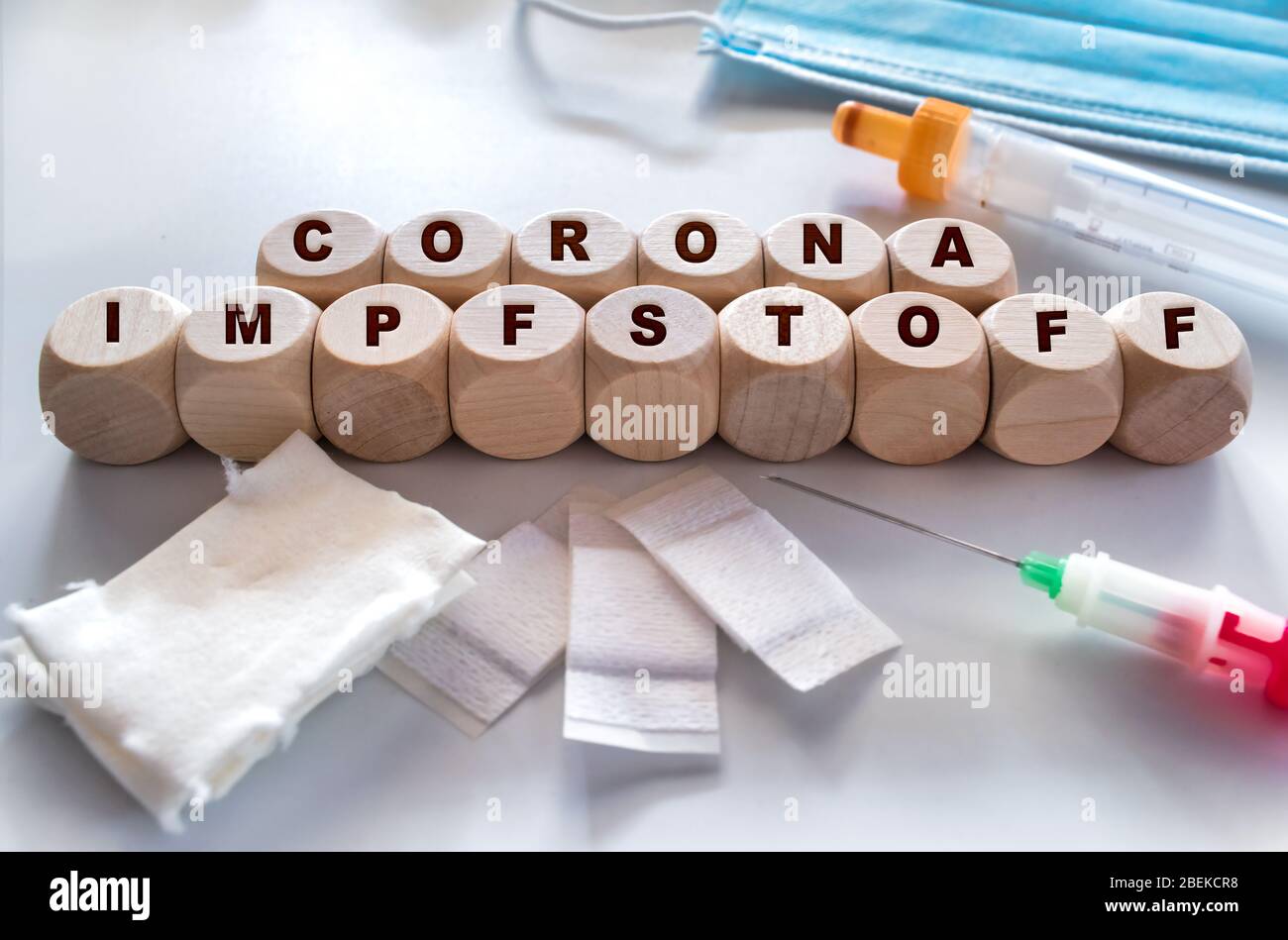 Impfstoff und Spritzenspritze. Es verwenden für die Prävention, Immunisierung und Behandlung von Corona-Virus-Infektion (neuartige Coronavirus-Krankheit 2019, COVID-19, NC Stockfoto