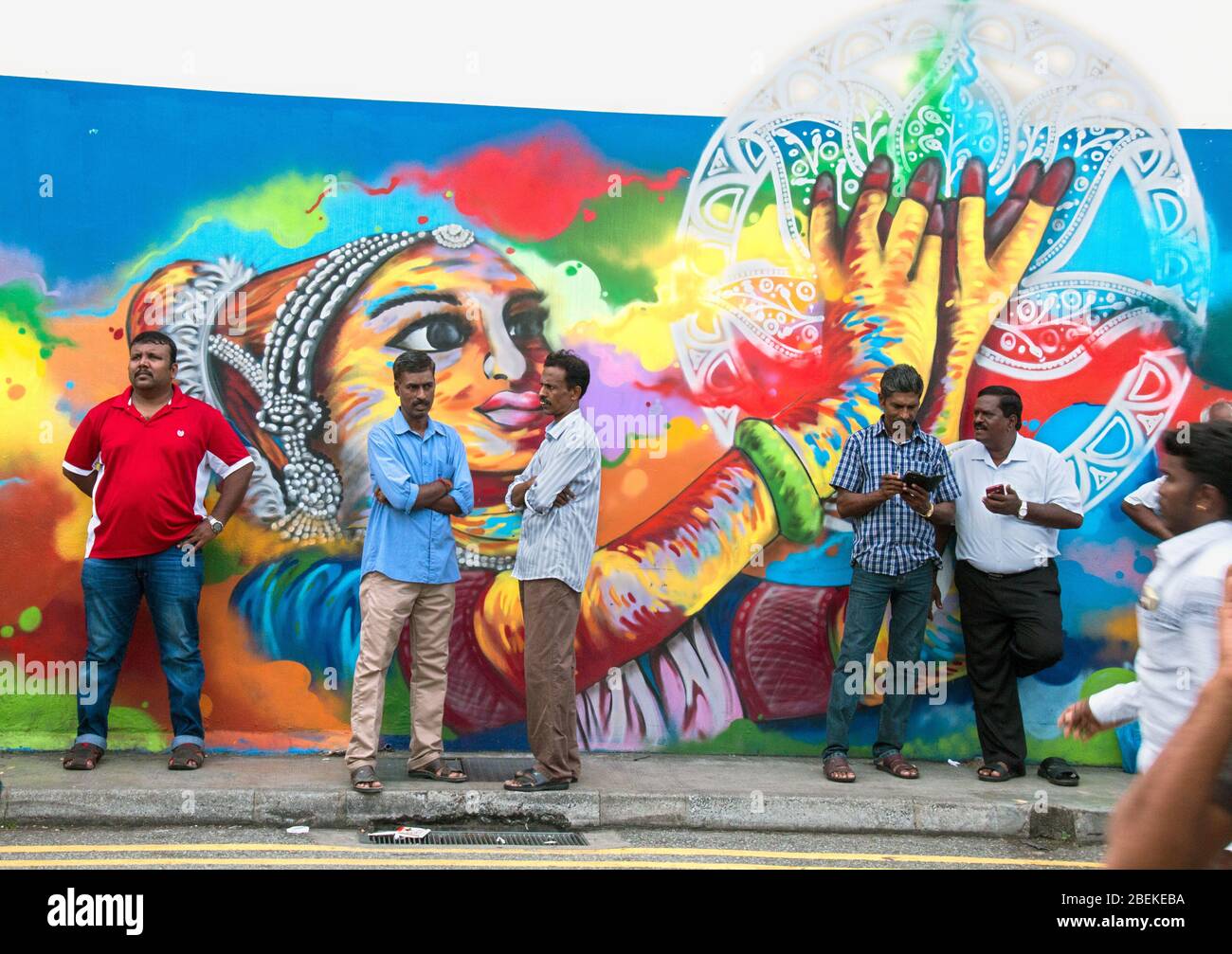 Wanderarbeiter in Little india Street singapur, singapur, Little india singapur, buntes kleines indien, indische Migranten singapur, Wandgemälde Stockfoto