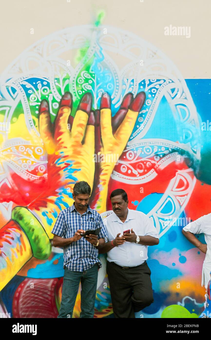 Wanderarbeiter in Little india Street singapur, singapur, Little india singapur, buntes kleines indien, indische Migranten singapur, Wandgemälde Stockfoto