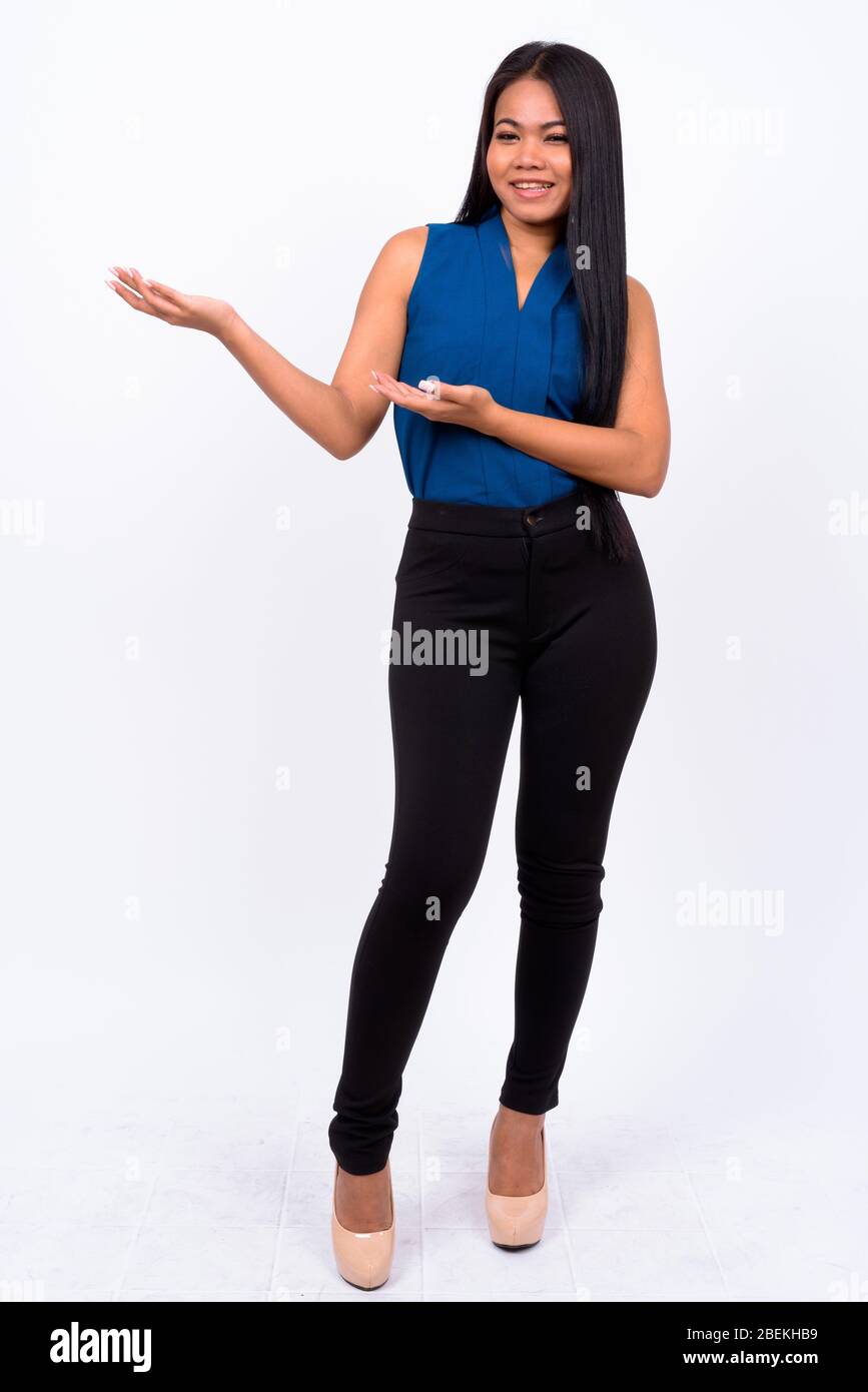 Ganzkörper-Aufnahme von jungen asiatischen Geschäftsfrau Stockfoto