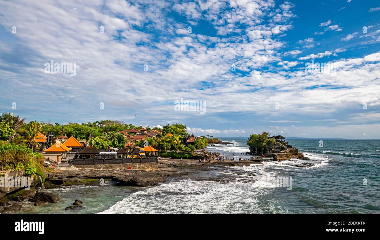 Horizontales Panorama des Tanah Lot Tempels in Bali, Indonesien. Stockfoto