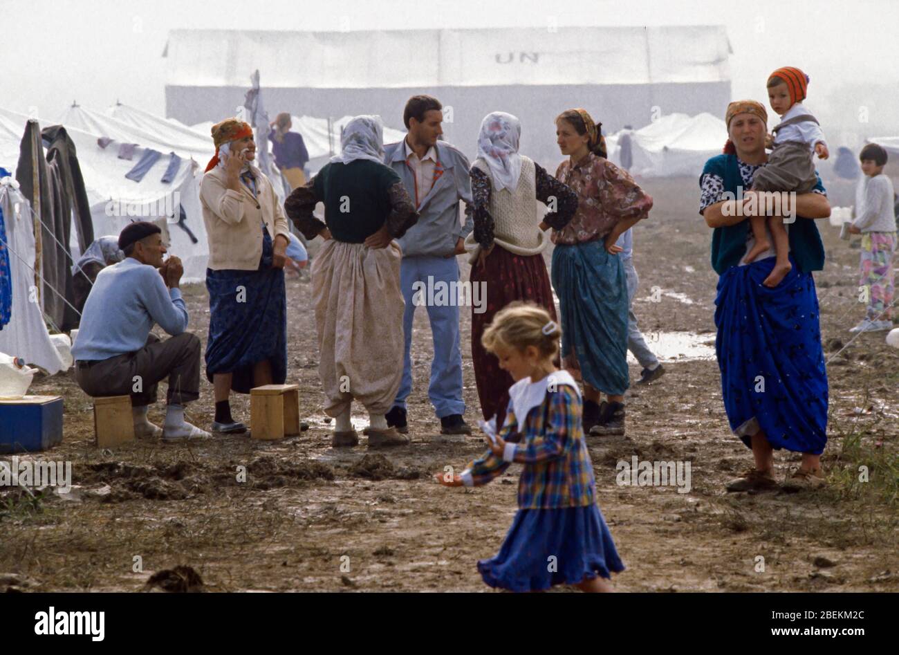1995 Tuzla - Flugplatz Tuzla UN-Flüchtlingslager für bosnische Muslime, die vor dem Massaker von Srebrenica während des Bosnienkrieges fliehen Stockfoto