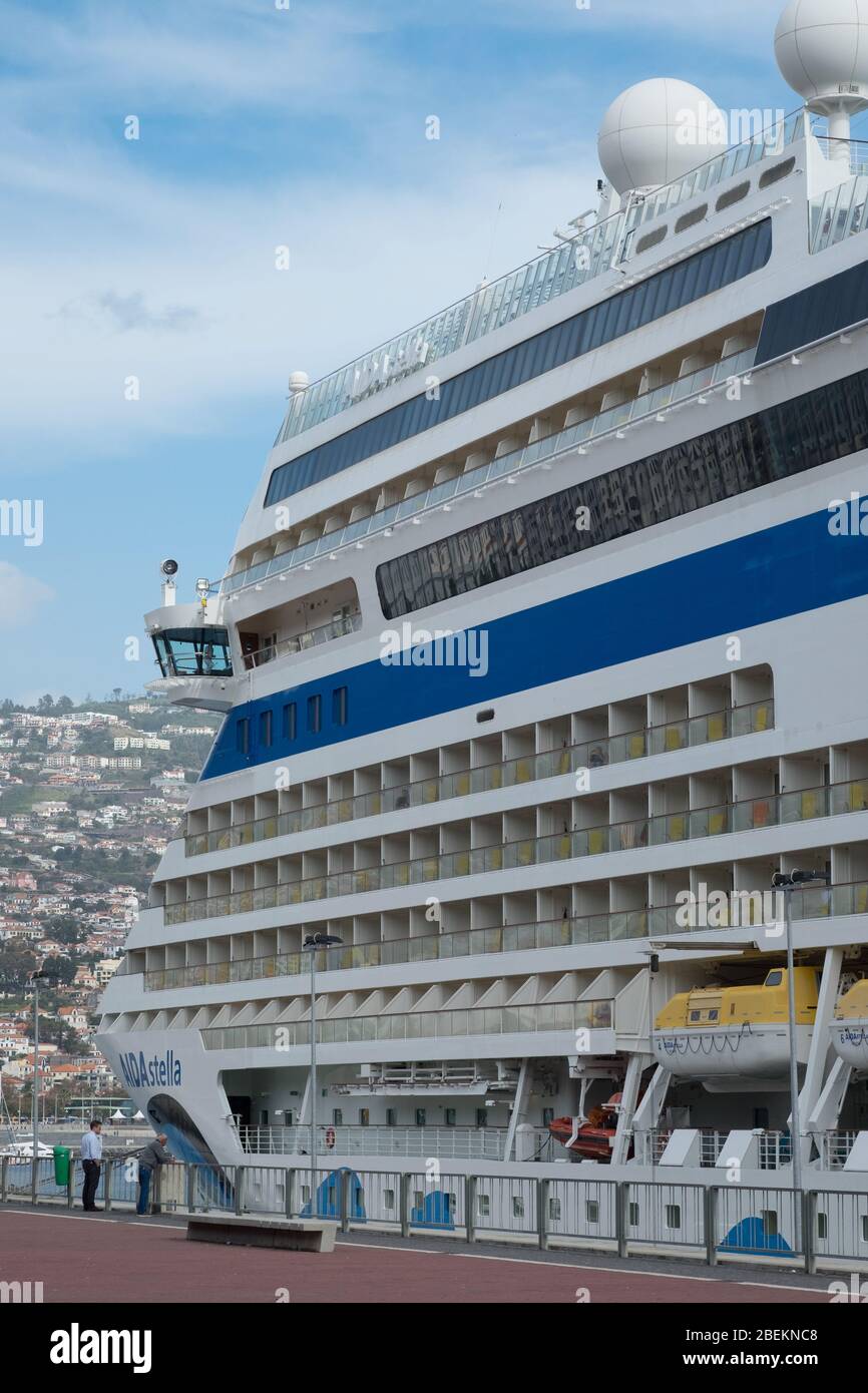 DAS KREUZFAHRTSCHIFF AIDA Stella hat im Hafen von Funchal auf Madeira angedockt; Stockfoto