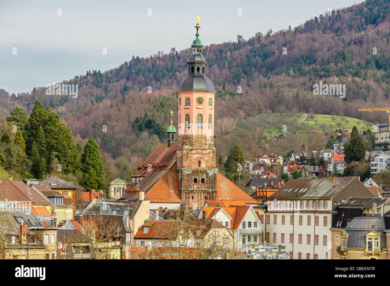 Die stiftskirche, im Zentrum der Kurstadt Baden-Baden, im Schwarzwald. Januar 2020. Stockfoto