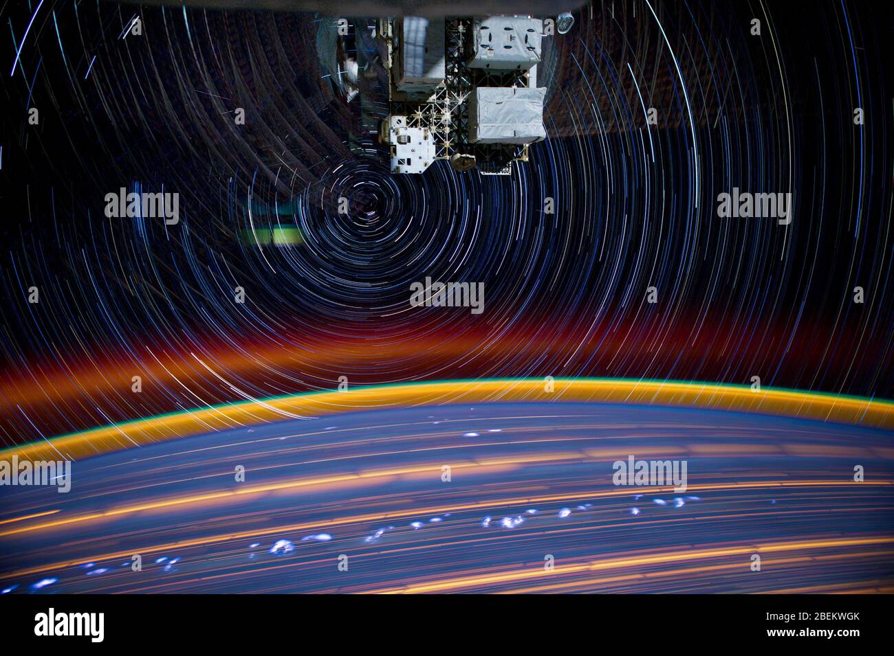 ISS - 16. März 2012 - Dies ist ein Komposit aus einer Serie von Bildern, die von einer Kamera auf der erdumkreisenden Internationalen Raumstation aufgenommen wurden. Stockfoto
