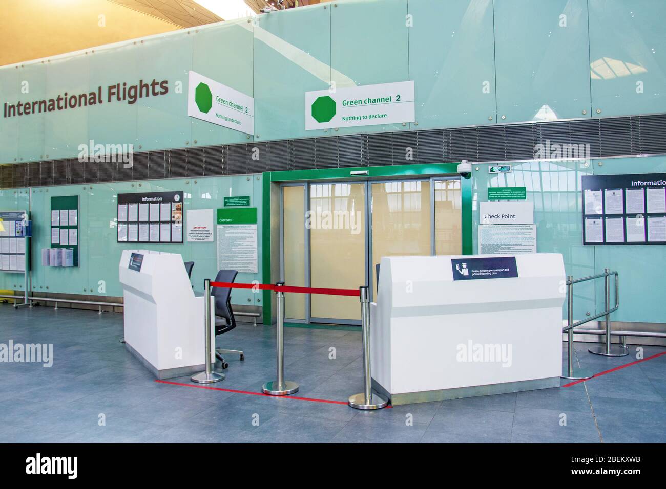 Zolleingang - ein grüner Korridor am internationalen Flughafen für Reisende frei von deklarierten Gepäck und Dinge Stockfoto