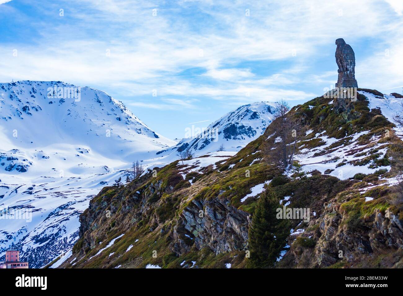 Simplon Adler-Granit Adler Statue-historisches Wahrzeichen auf dem  Simplonpass, Wallis, Schweiz Stockfotografie - Alamy