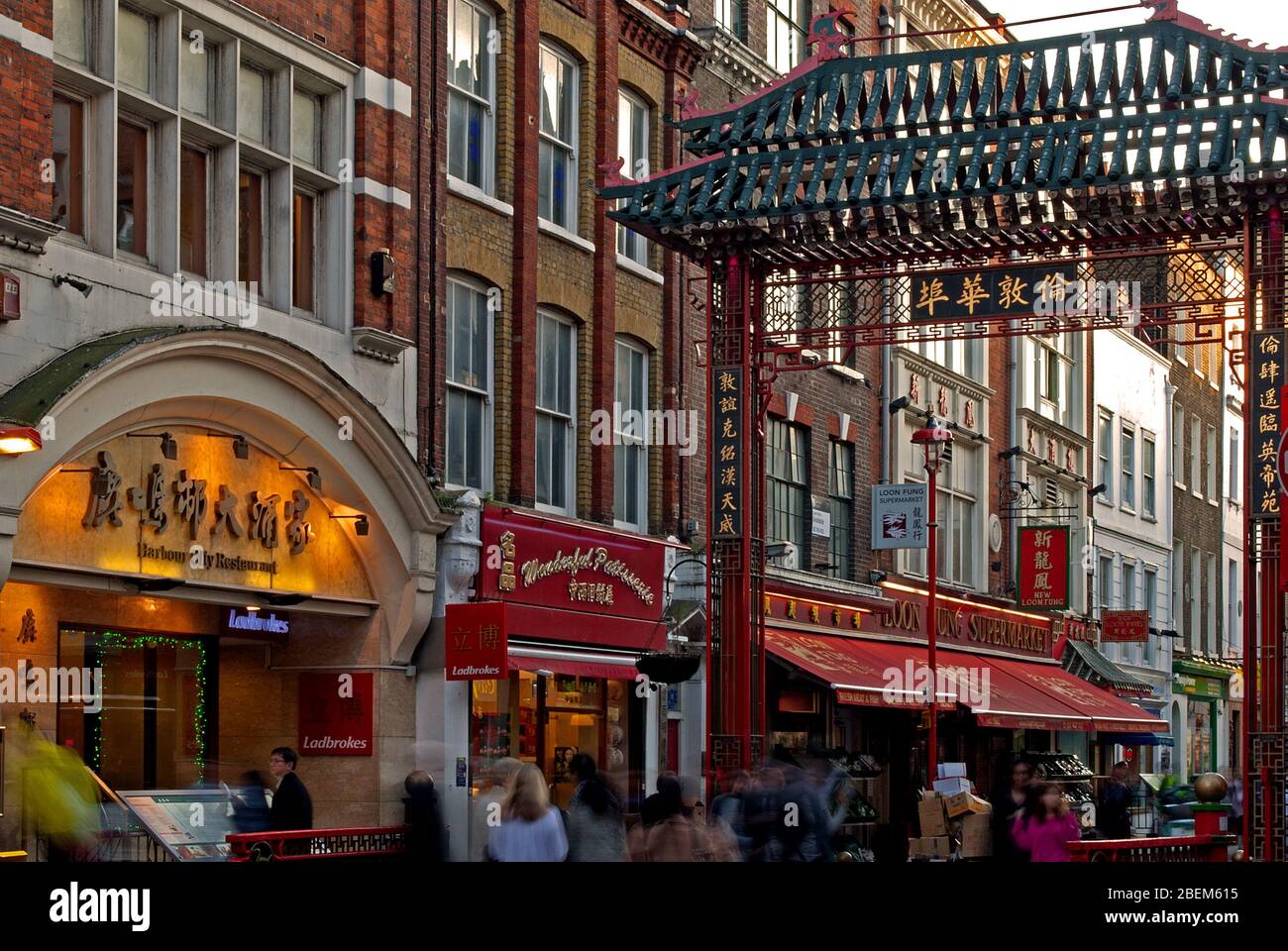 Chinesische Gemeinschaft Chinatown Gate, 10 Wardour St, West End, London W1D 6BZ Architektur Stockfoto