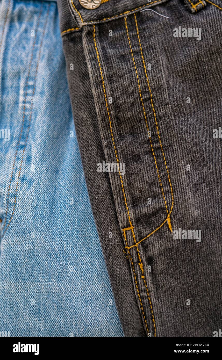 Detail aus zwei Denim Jeans Stockfoto