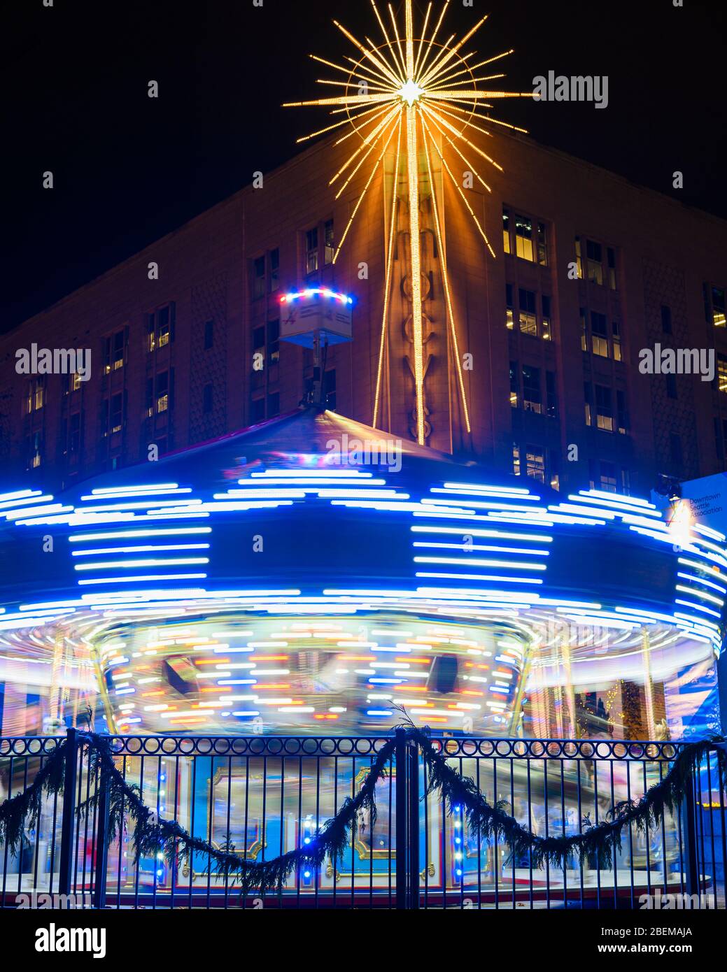 Karussell mit Macy's Star zur Weihnachtszeit Stockfoto