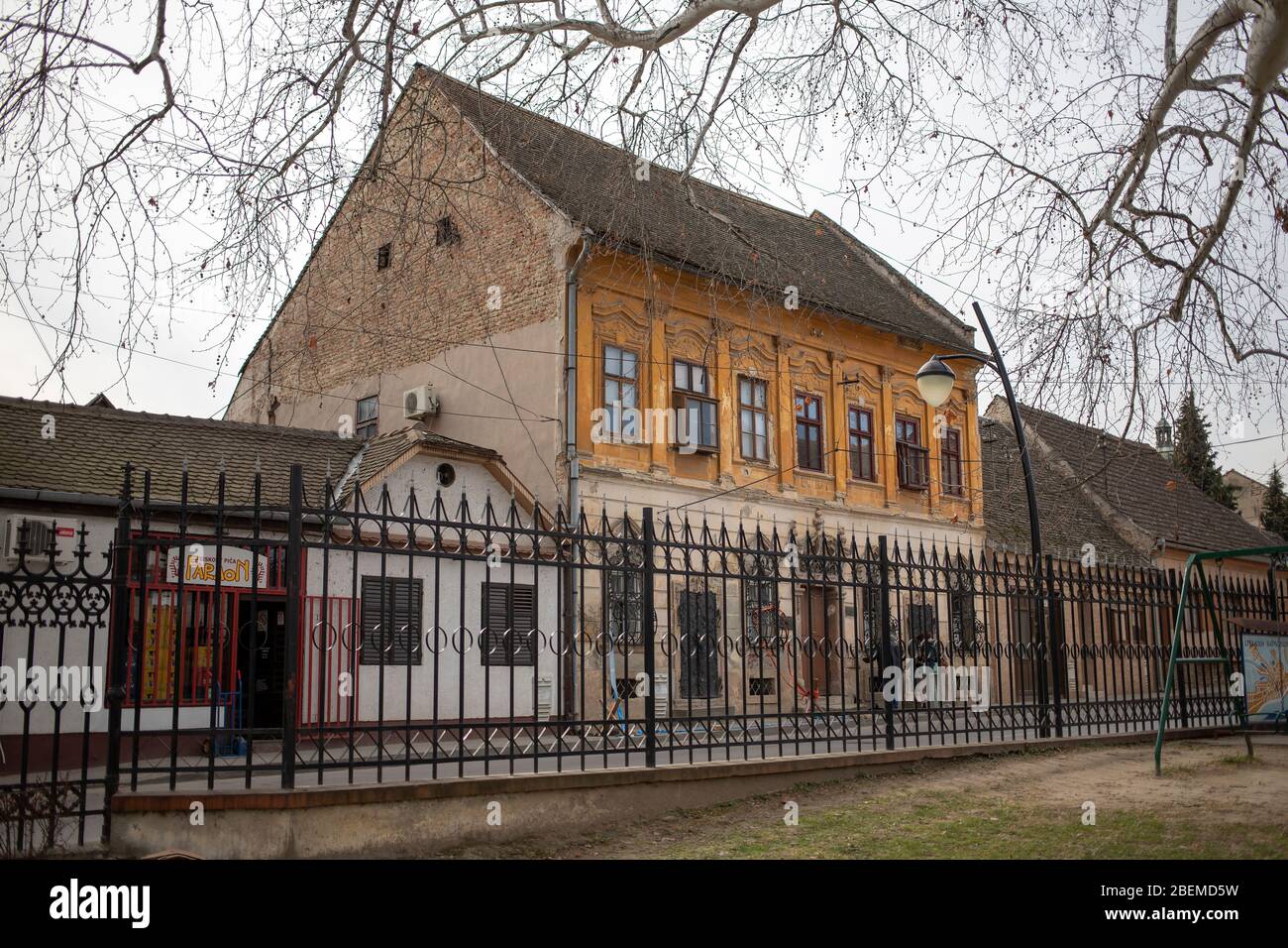 Serbien - das übliche zweistöckige Haus in Sremski Karlovci Stockfoto