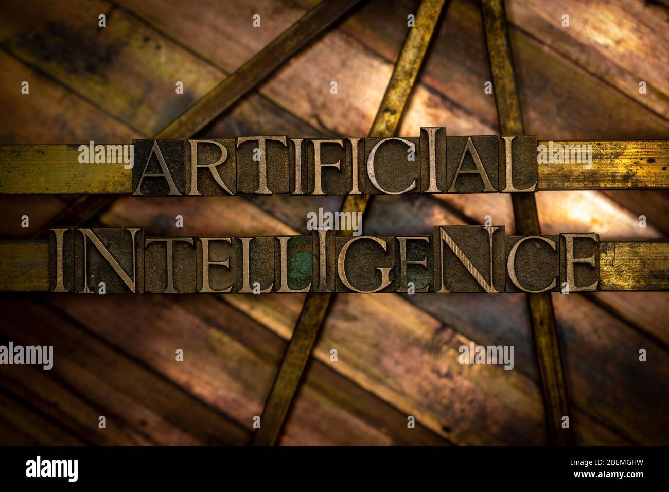 Foto von echten authentischen Schreibschrift bilden Künstliche Intelligenz Text auf Vintage texturierten Grunge Kupfer Hintergrund Stockfoto
