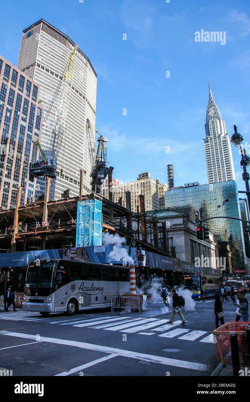 NEW YORK, NY - 27. OKTOBER 2017: Ein Vanderbilt wird an der Ecke 42nd Street und Vanderbilt Avenue in der Nähe des Grand Central Terminals gebaut Stockfoto