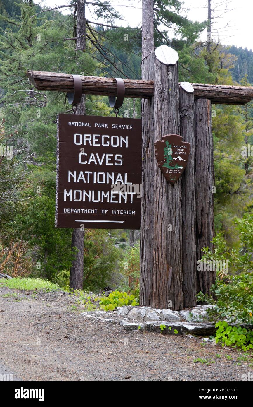 Logschild für Oregon Caves National Monument Stockfoto