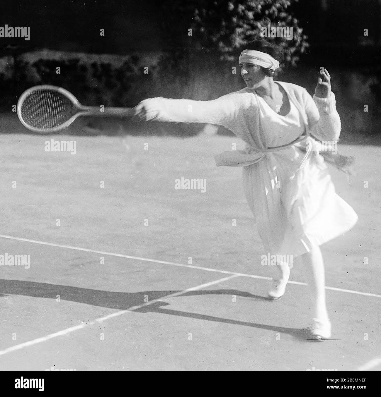 SUZANNE LENGLEN (1899-1938) französische Tennisspielerin in Cannes 1920. Stockfoto