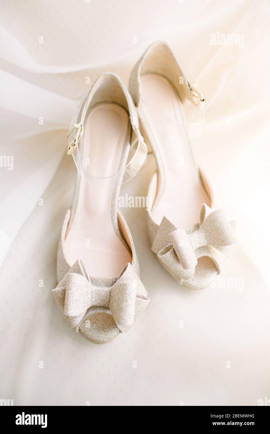 Brautschuhe. Vorbereitungen für den Hochzeitstag. Stockfoto