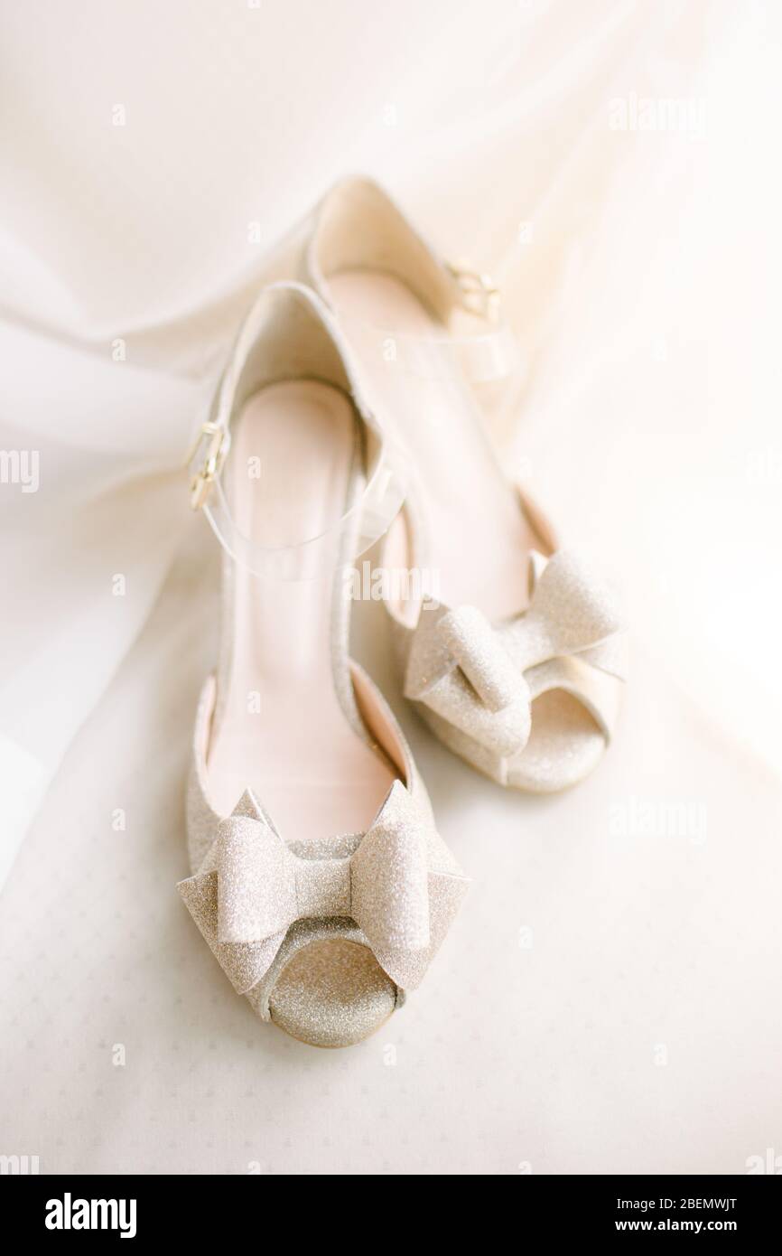 Brautschuhe. Vorbereitungen für den Hochzeitstag. Stockfoto