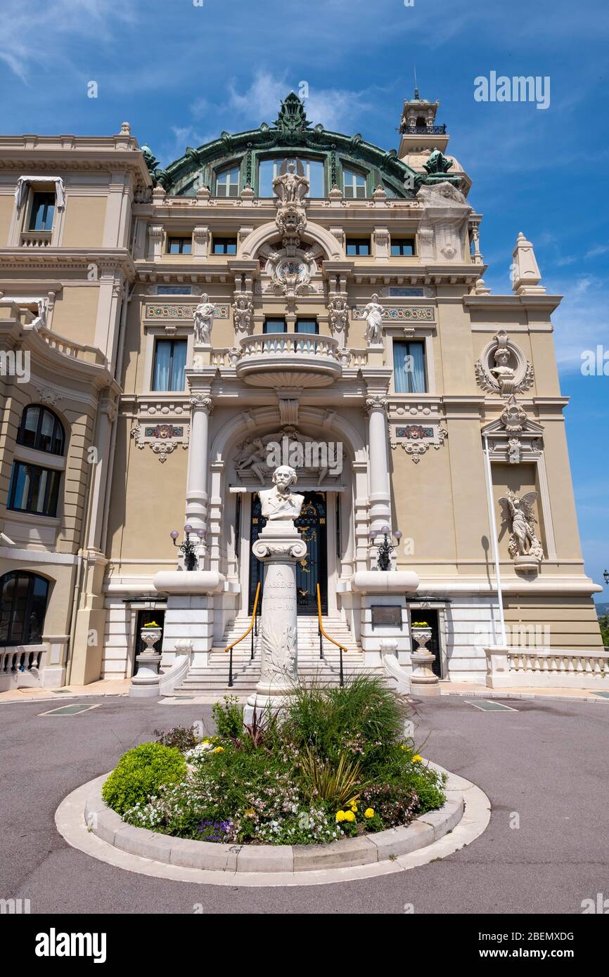 Eingang zum Opernhaus Salle Garnier auf der Seite des Kasinogebäudes von Monte Carlo, Monaco Stockfoto