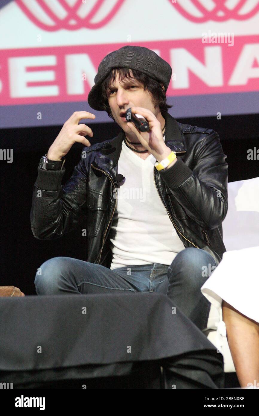 New York, NY, USA. 21 Juli 2010. Jesse Malin bei der Abschlussnacht des New Music Seminars 2010 in der Revolution Hall in der Webster Hall. Kredit: Steve Mack/Alamy Stockfoto New York, NY, USA. 21 Juli 2010. Jesse Malin bei der Abschlussnacht des New Music Seminars 2010 in der Revolution Hall in der Webster Hall. Kredit: Steve Mack/Alamy Stockfoto