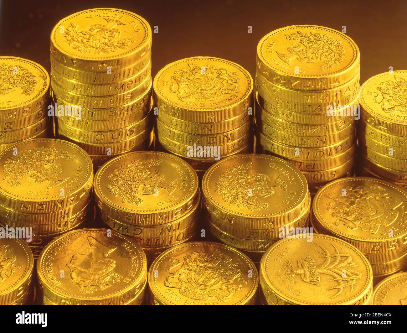 Stapel von britischen Pfund-Münzen, London, England, Vereinigtes Königreich Stockfoto