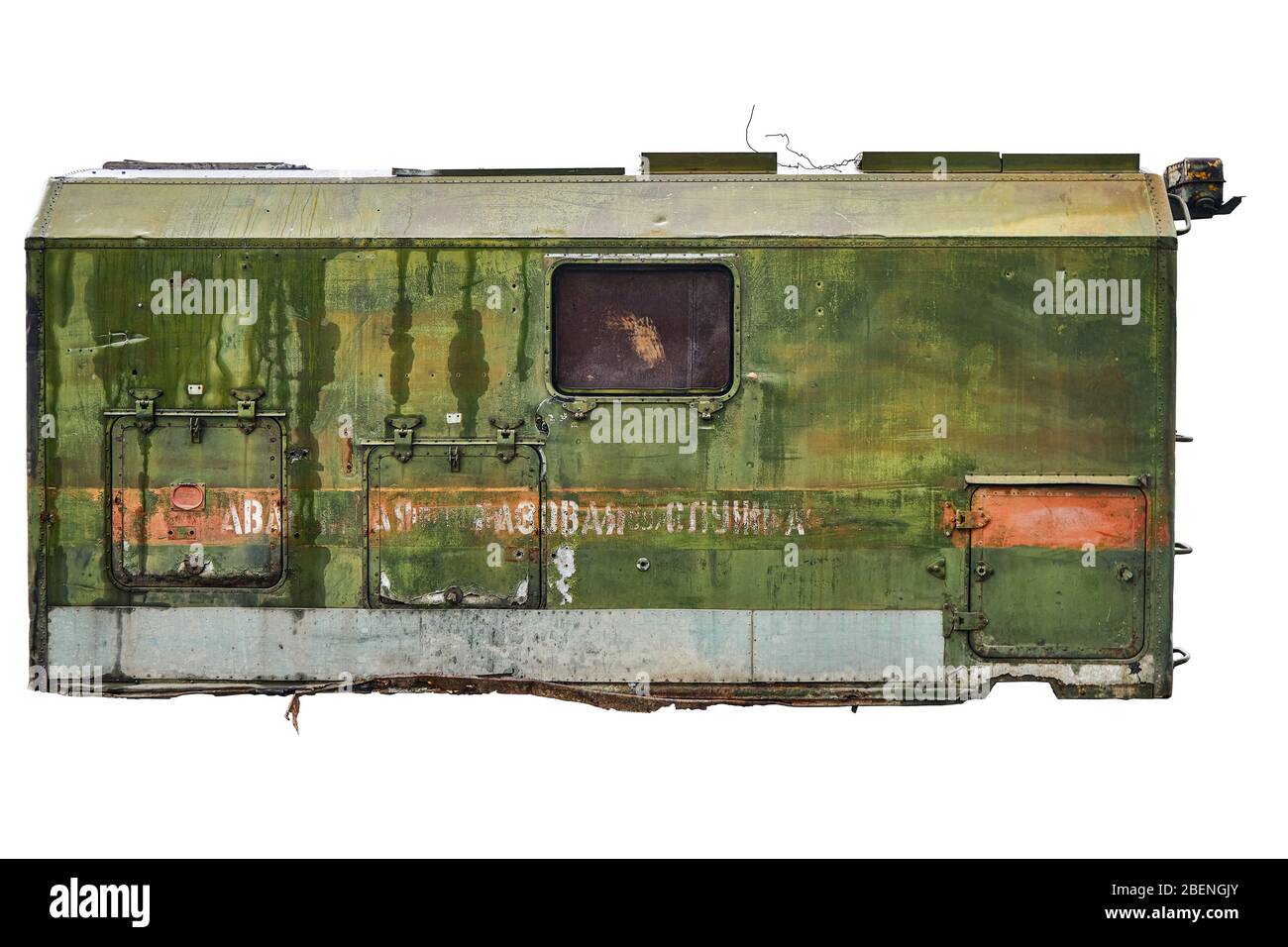 Grünes Metallgehäuse. Altes Wechselhaus für Bauherren isoliert auf weißem Hintergrund. Ändern Sie das Haus des Gasdienstes. Kein Logo. Übersetzung - Gas Emergenc Stockfoto