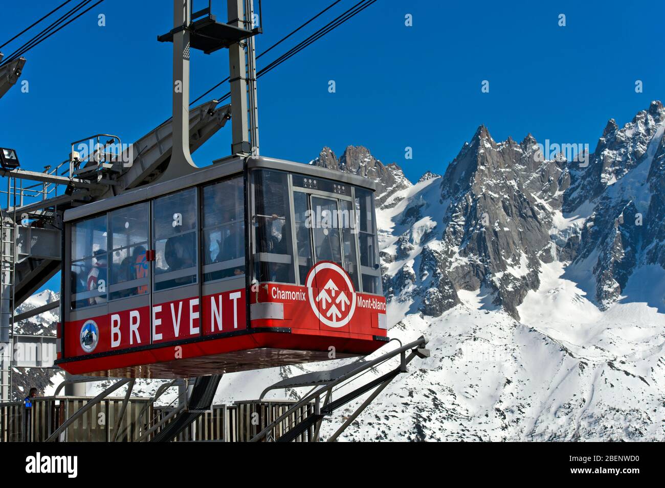 Kabine der Brevent Seilbahn an der Bergstation Planpraz aigainst das Mont Blanc Massiv, Chamonix, Haute-Savoie, Frankreich Stockfoto
