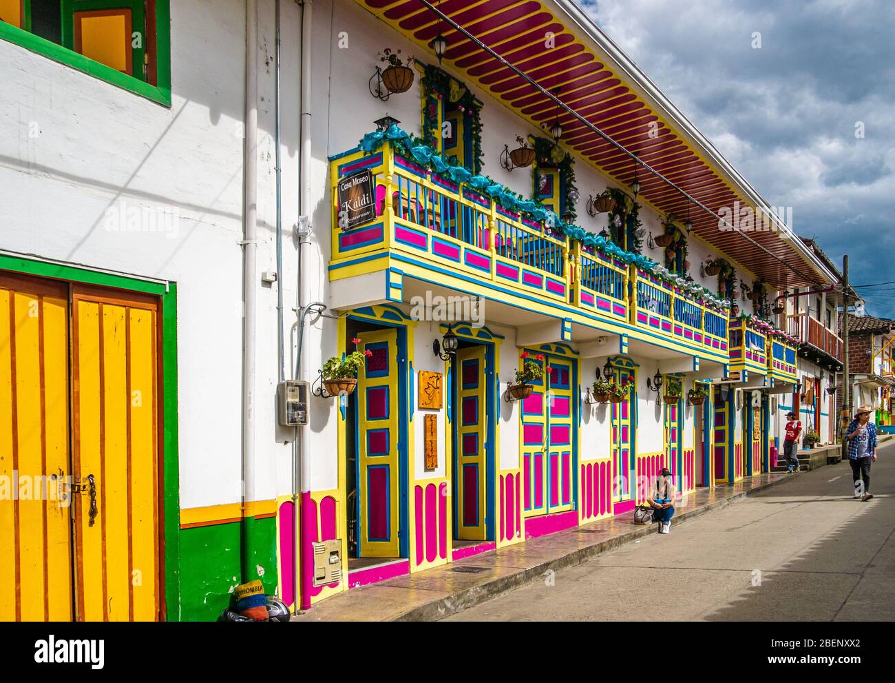 01/03/2019 - Salento, Quindio, Kolumbien. Buntes Muschelhaus im Zentrum des Dorfes. Stockfoto