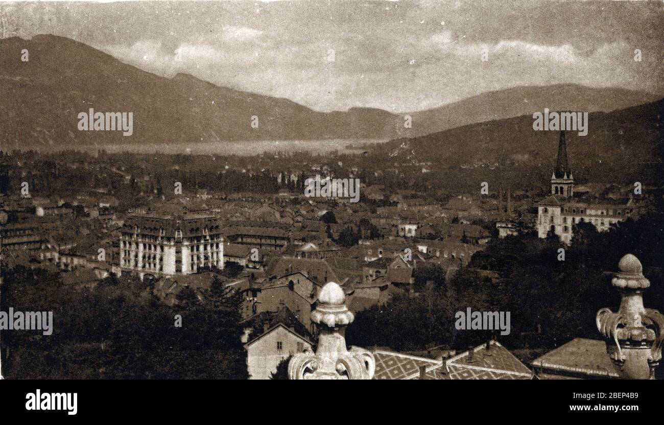 Vue generale sur Aix-les-bains et le lac du Bourget en Savoie (Blick über Aix-les-Bains und Bourget See) Carte postale vers 1910 Collection privee Stockfoto