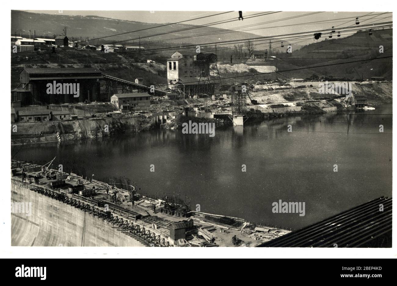 Construction du Barrage de Genissiat deuxieme Barrage et la deuxieme centrale hydroelektrique francaise construite sur le Rhone 1940 - 1947 (Construct Stockfoto