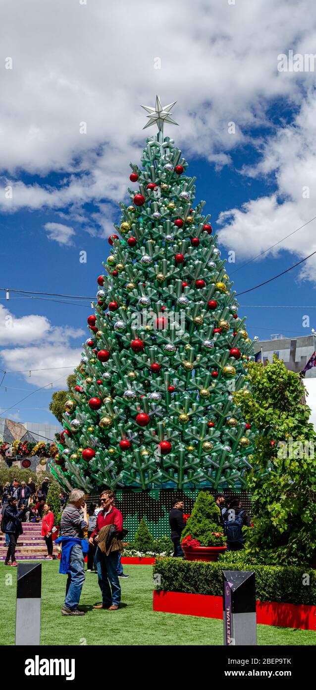 Weihnachtsbaum am Melbourne Federation Square, 2019 Stockfoto