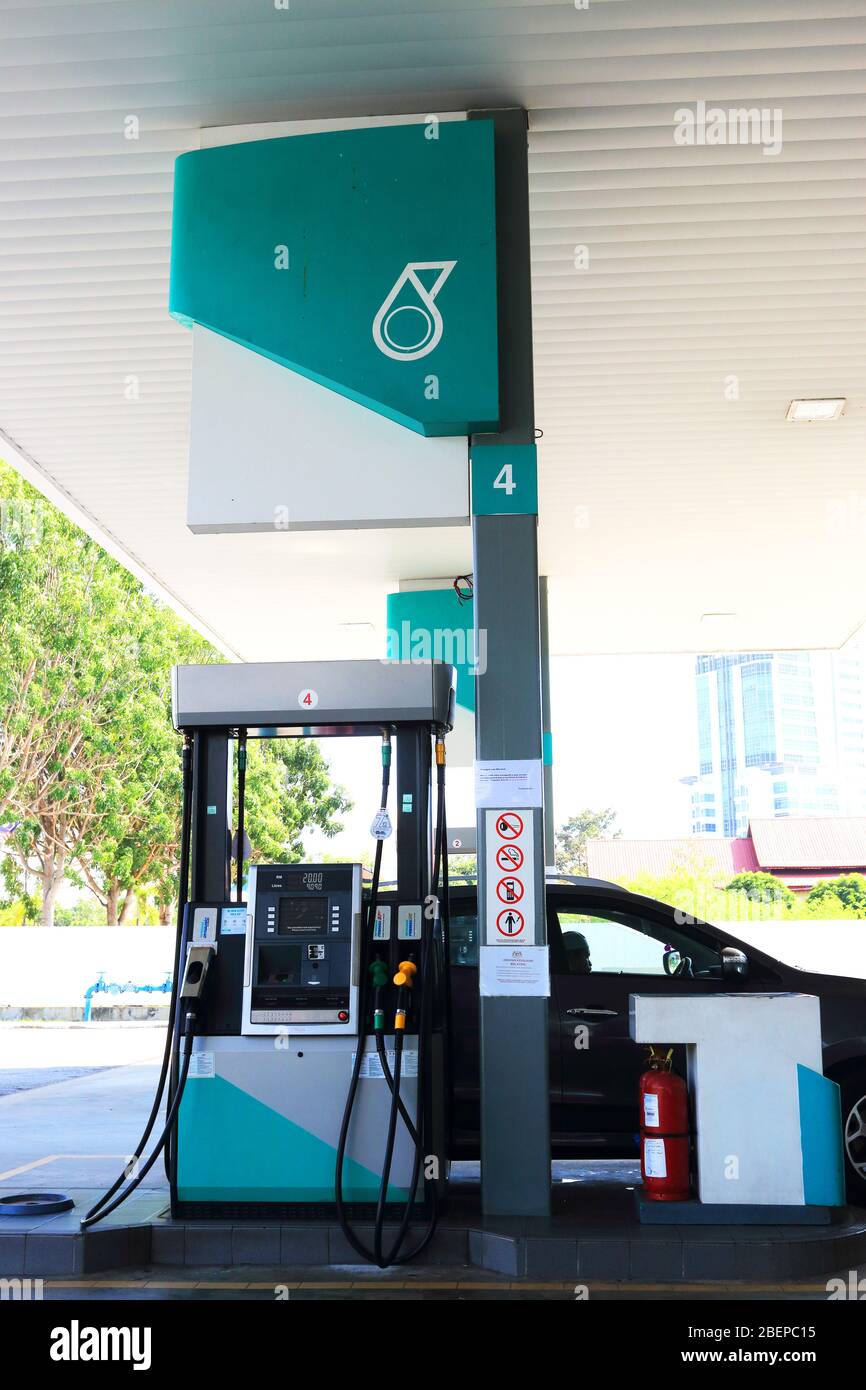 Petronas Tankstelle - Malaysias voll integriertes Öl- und Gasunternehmen Stockfoto