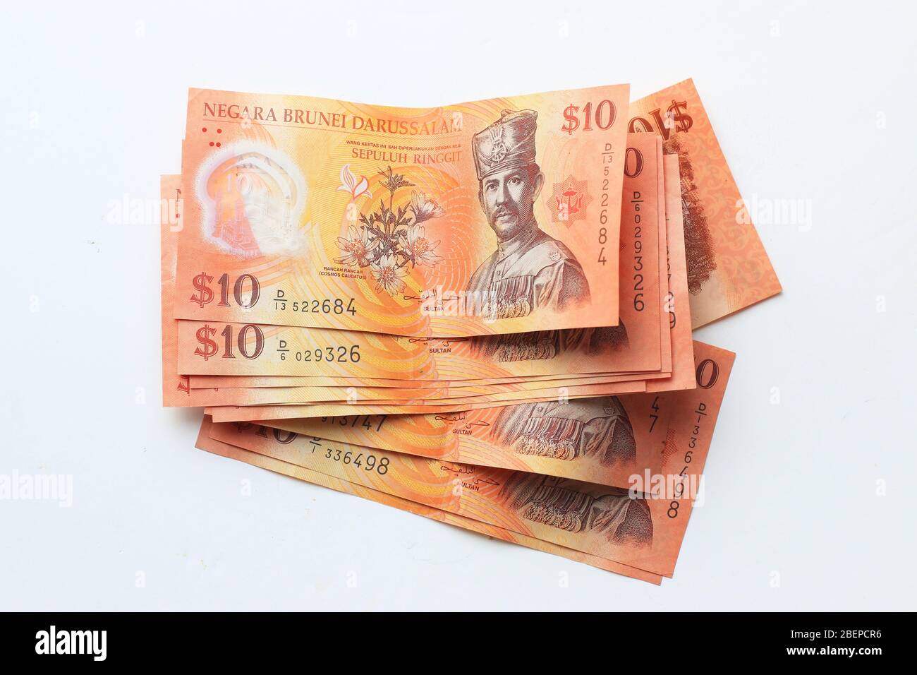 10 Dollar, zehn Dollar Brunei Währung vor weißem Hintergrund Stockfoto