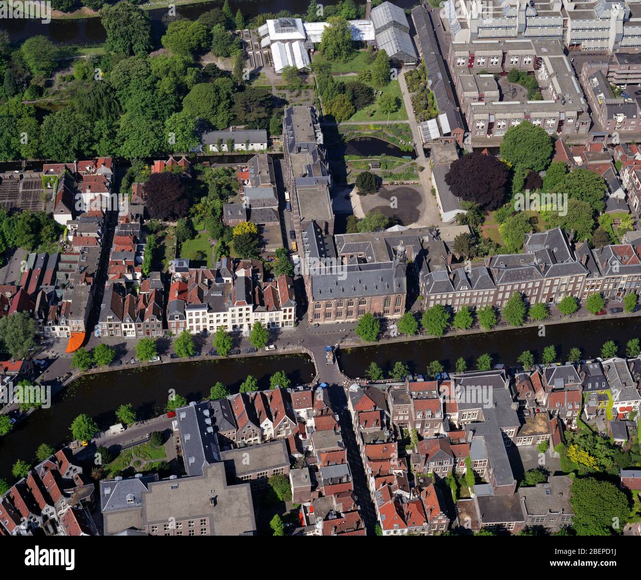 Leiden, Holland, 23. - 1989. Mai: Historische Luftaufnahme des Akademischen Gebäudes an der Rapenburg, dem ältesten Gebäude der Universität Leiden Stockfoto