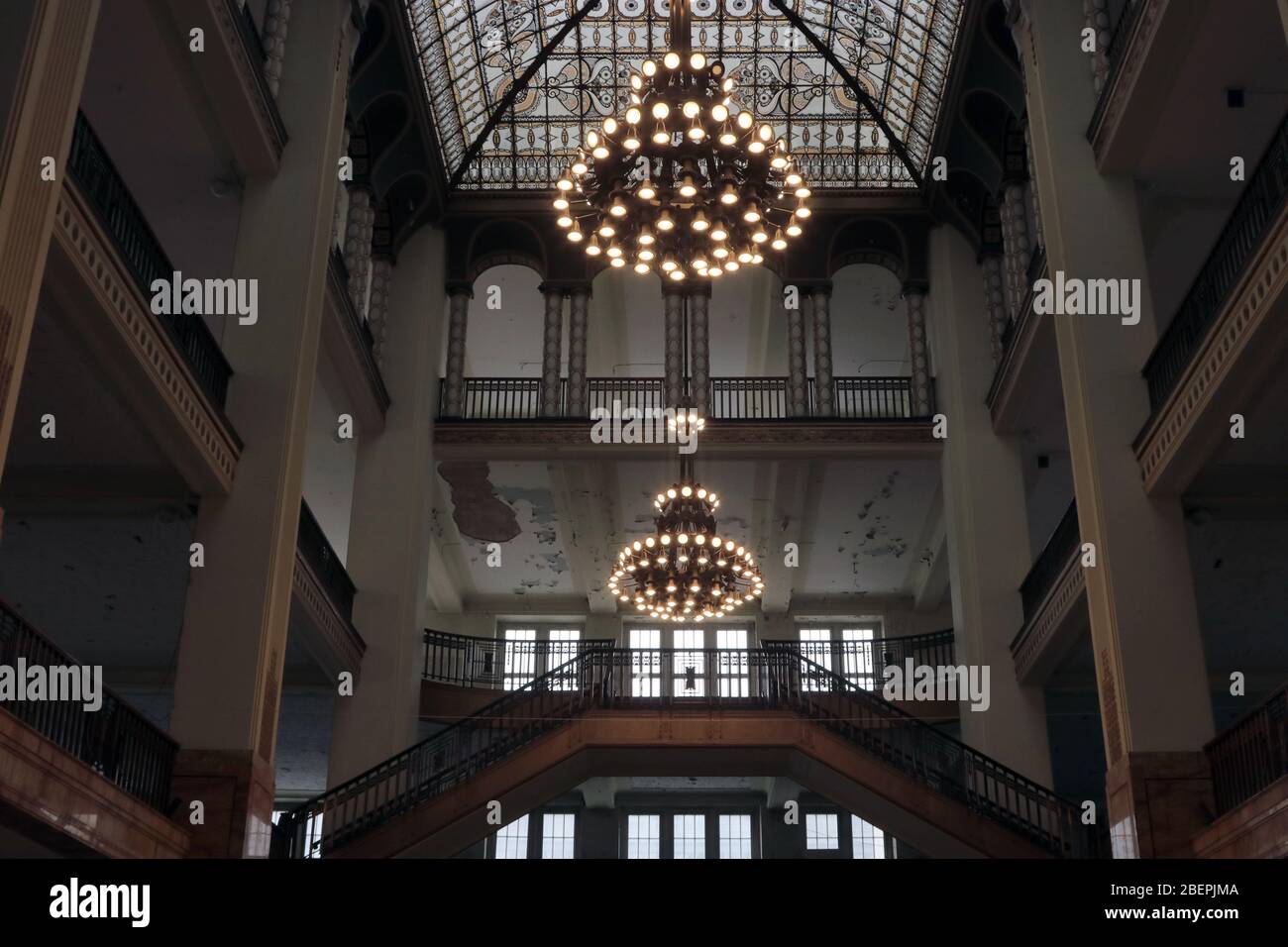 Blick in das leere ehemalige Centrum-Warenhaus in Gorlitz, ostdeutscher Stadt, Kreisstadt des Kreises Gorlitz im Freistaat Sachsen und größte Stadt der Oberlausitz, aufgenommen am 16.08.2019. Die Stadt, die im Zweiten Weltkrieg fast vollständig von der Zerstörung verschont blieb, liegt an der Lausitzer Neiße, die seit 1945 die Grenze zu Polen bildet. Foto: Peter Zimmermann - Nutzung weltweit Stockfoto