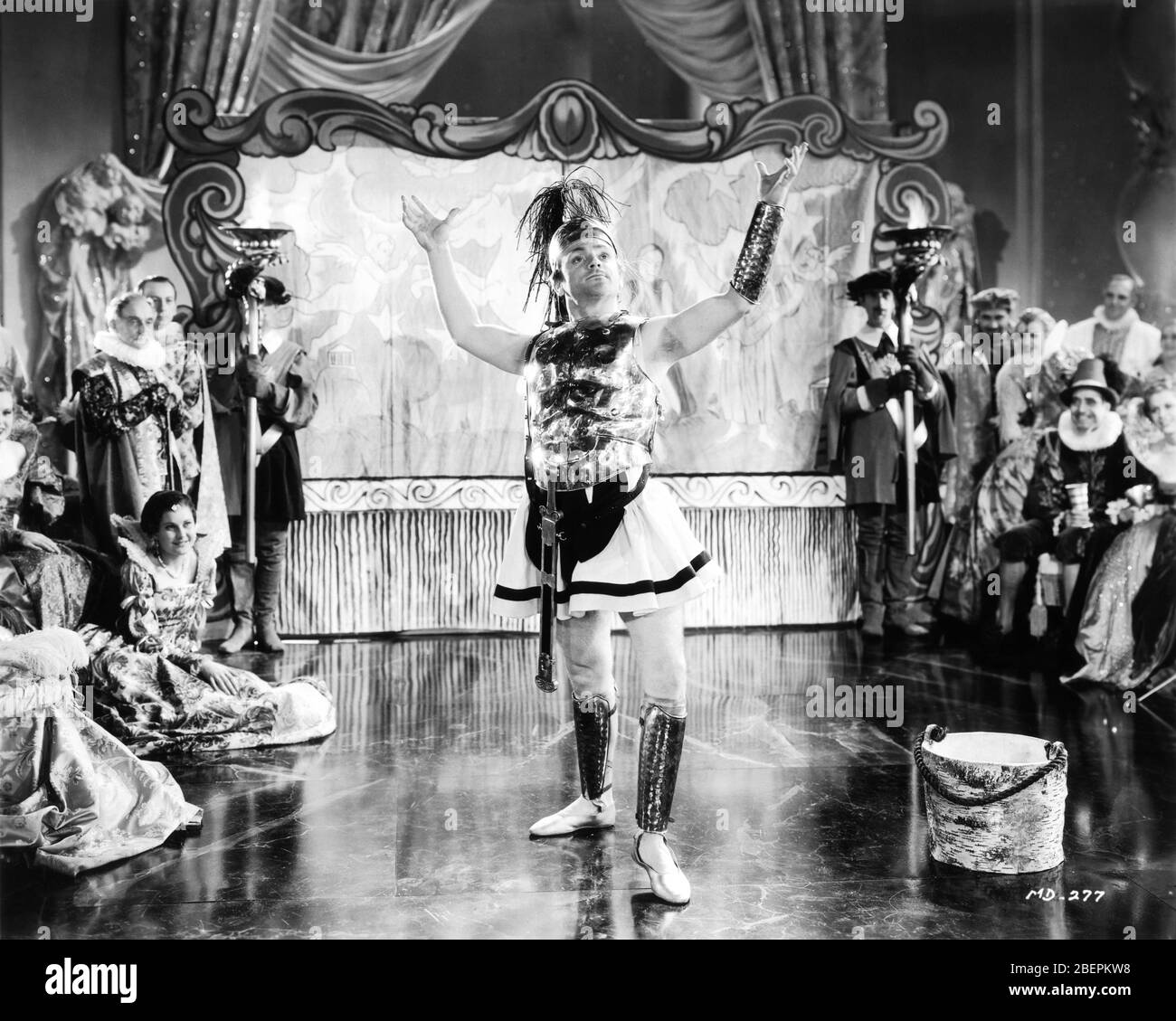 JAMES CAGNEY als Bottom the Weaver in Play Scene in A MIDSUMMER NIGHT'S DREAM 1935 Regisseure MAX REINHARDT und WILLIAM DIETERLE aus dem Stück von William Shakespeare Warner Bros. Stockfoto