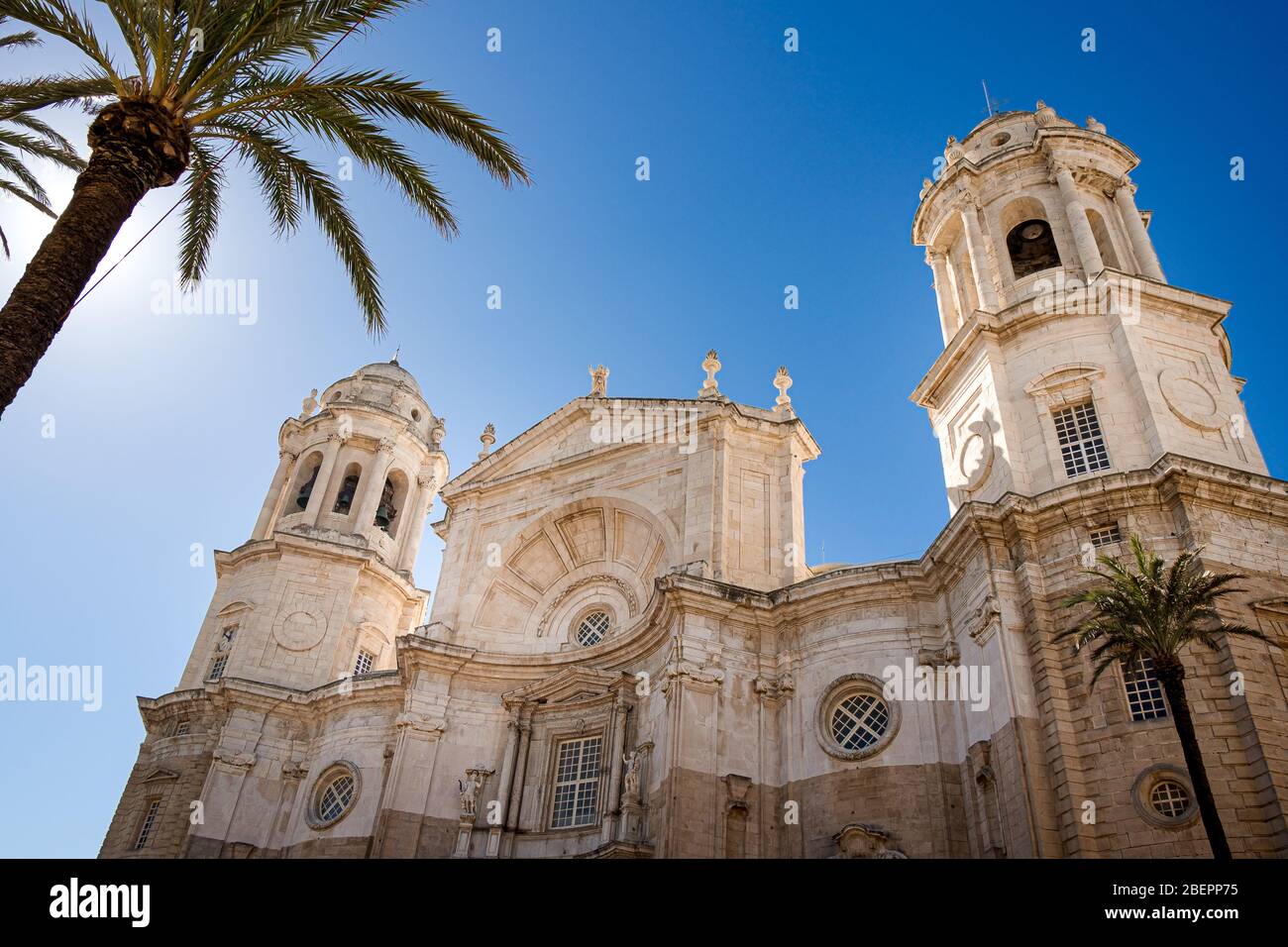 die kathedrale von cathédrale am blauen Himmel Stockfoto