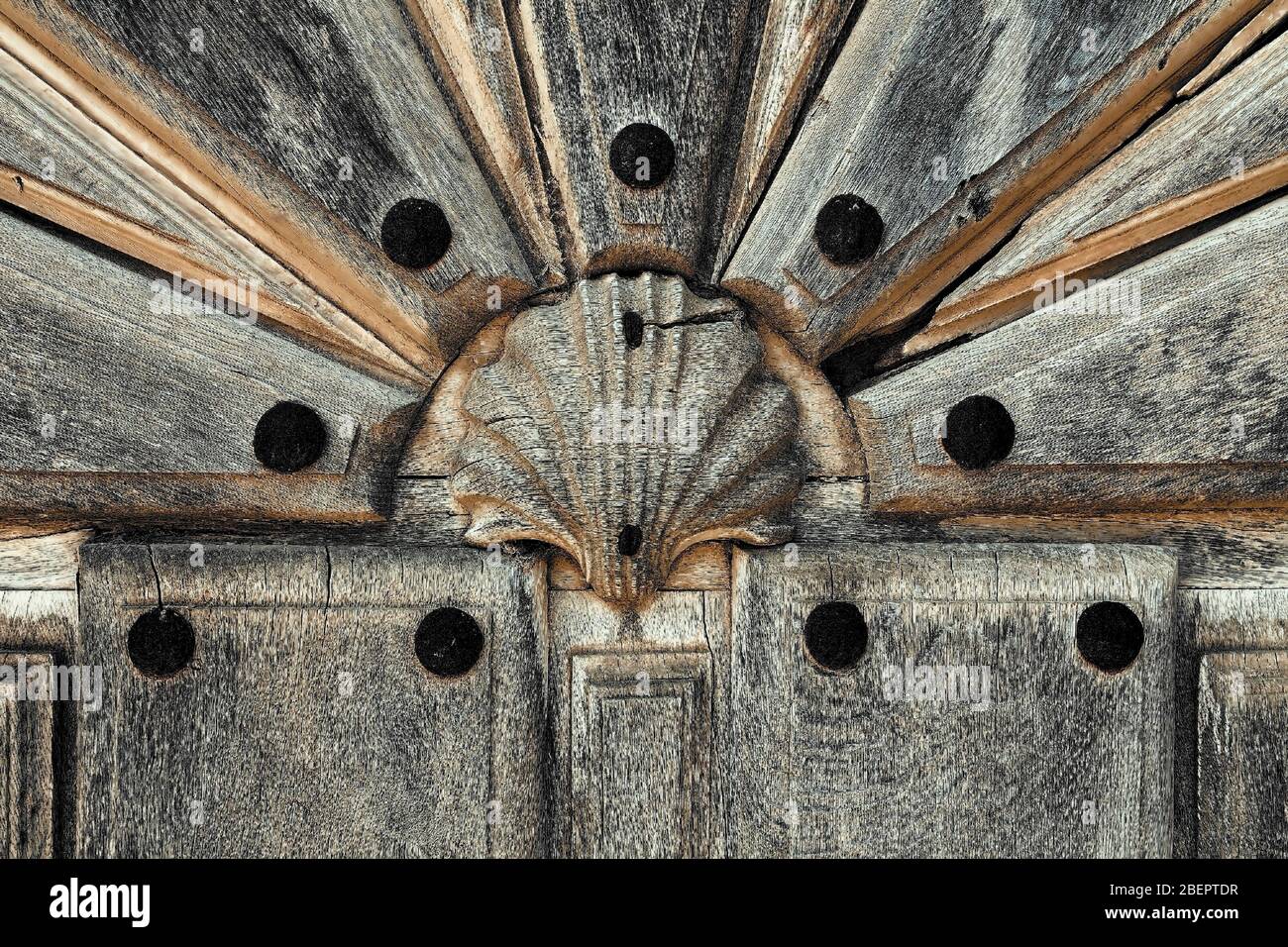 Concha de Santiago aus Holz geschnitzte Tür Stockfoto